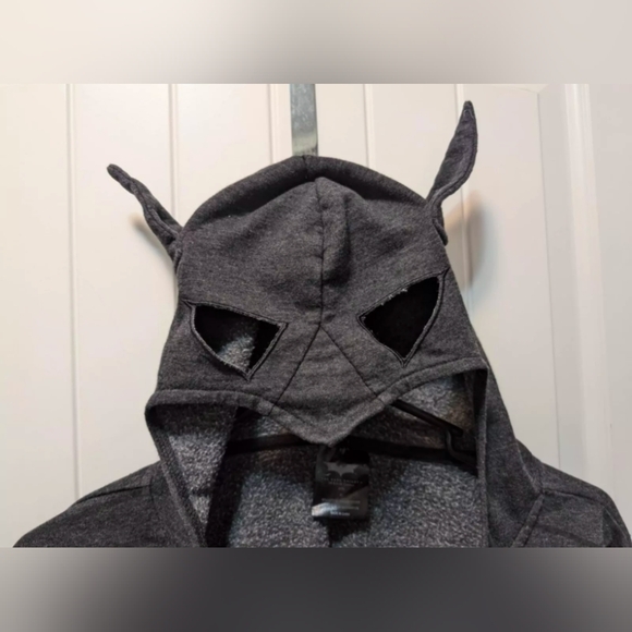 BATMAN The Dark Knight Gotham Hoodie with Cape Costume Men's Size XL DC Comics - Picture 3 of 8